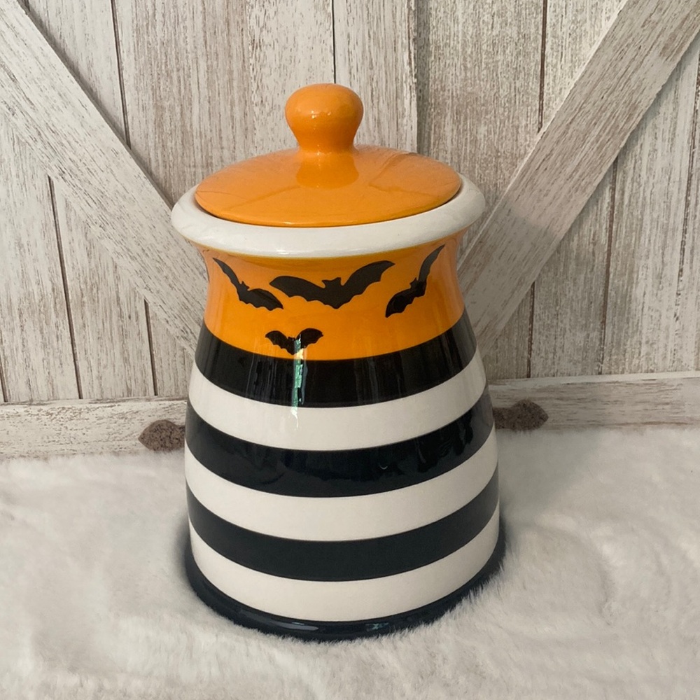Terramoto Large Halloween Bat Canister